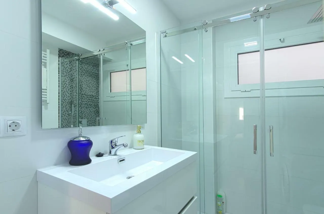 Apartment Ronda Sant Antoni Girona 0*,  Španělsko